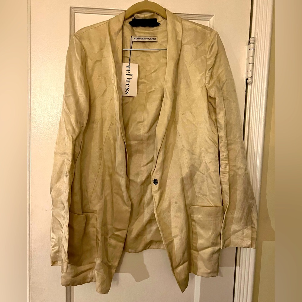 100%white silk blazer